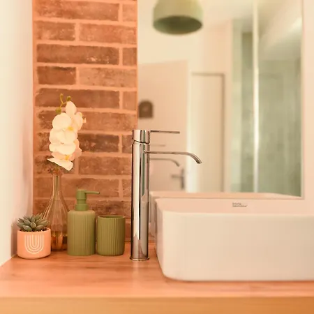 Oasis Cachee - Jacuzzi Et Cinema *